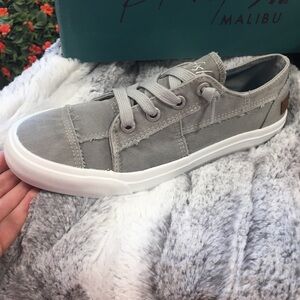 “NEW “ Sweet Gray Blowfish Sneaker’s. C